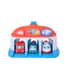 Autotalli ja 3 autoa